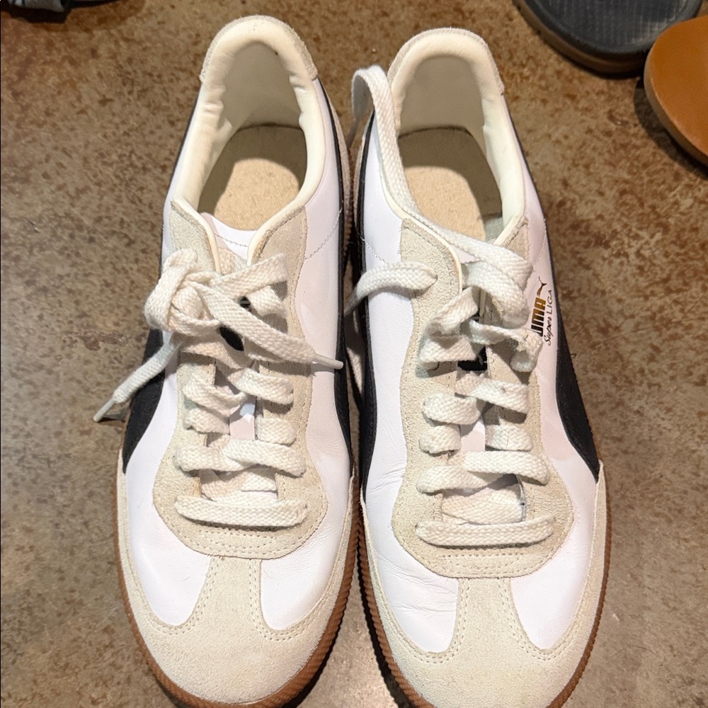 Puma Men's White and Black Classic Sneakers